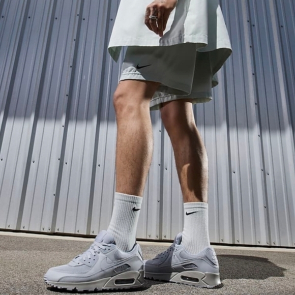 Nike Airmax 90 Athletic Shoes Women's sz 8 in Wolf Grey - Picture 7 of 11